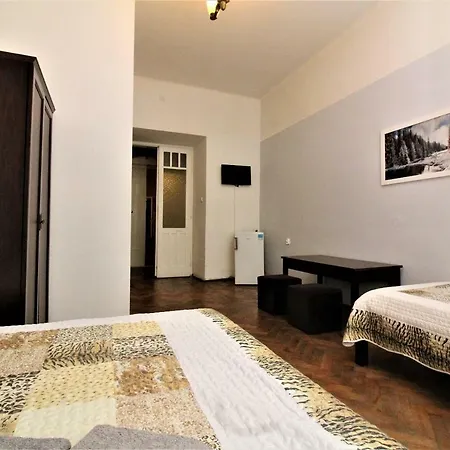 Spacious In The Heart Of Apartment *